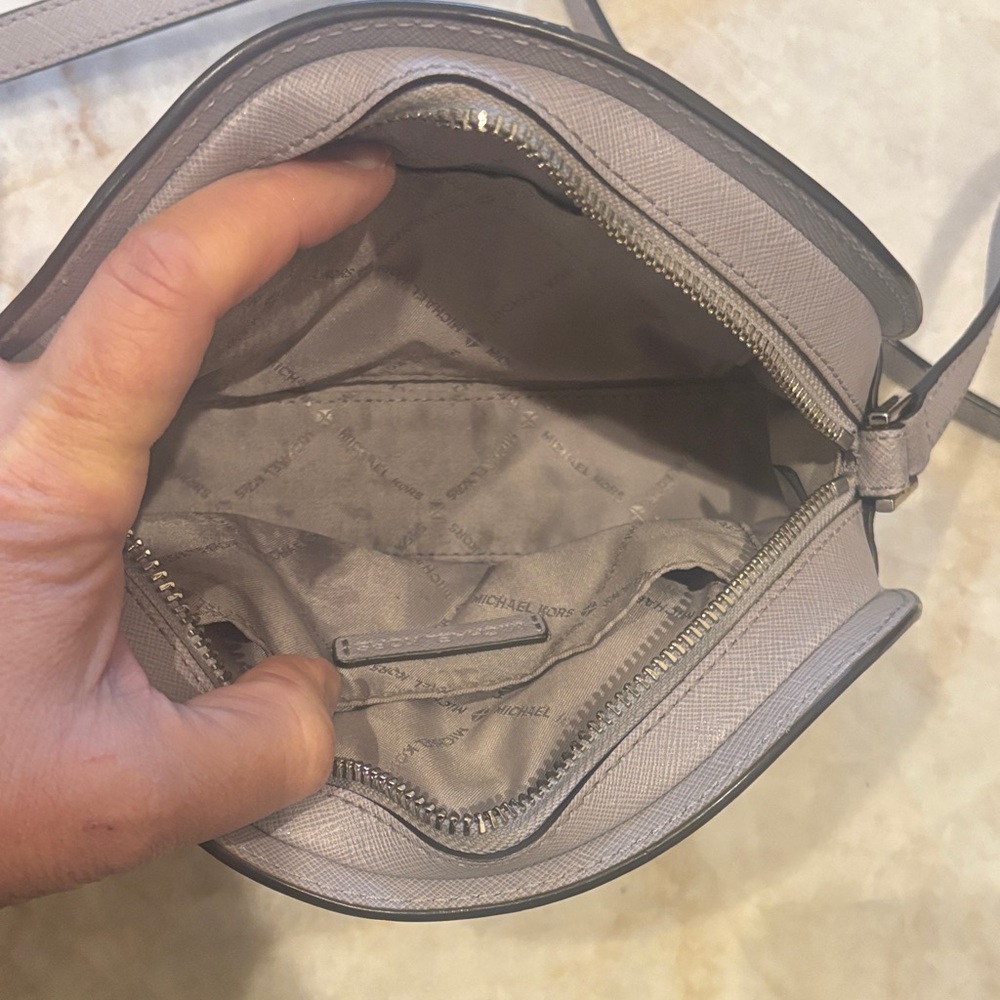 Michael Kors NWOT Gray Saffiano Leather Dome Crossbody Bag - Picture 5 of 10